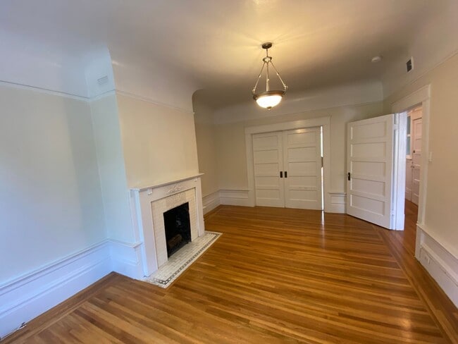 Building Photo - Lovely 2-bedroom Condo in Cole Valley - Ex...