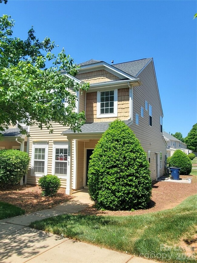 Building Photo - 10454 Trolley Run Dr