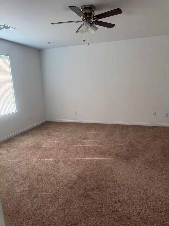 Building Photo - 5 Bedrooms Single Family Home with Granite...