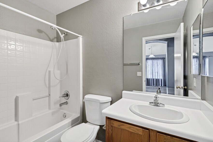 Building Photo - 14958 W Port Au Prince Ln