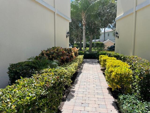 Building Photo - 470 Capistrano Dr