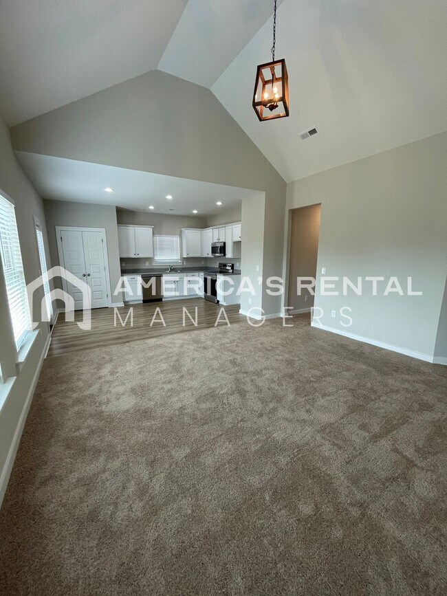 Building Photo - Available Now!! PRICE REDUCTION*** SIGN A ...
