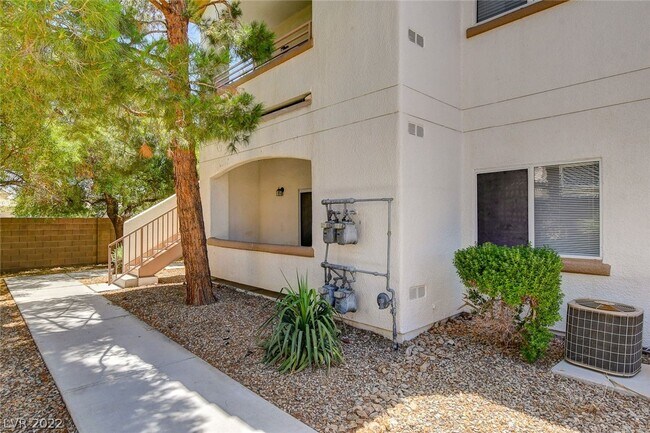 Building Photo - 5650 E Sahara Ave