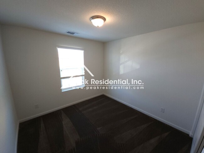 Building Photo - Newer North Natomas 3bd/2.5ba House with Loft & 2 Car Garage