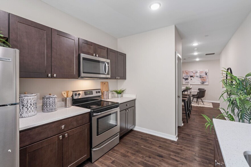 Building Photo - The Summit