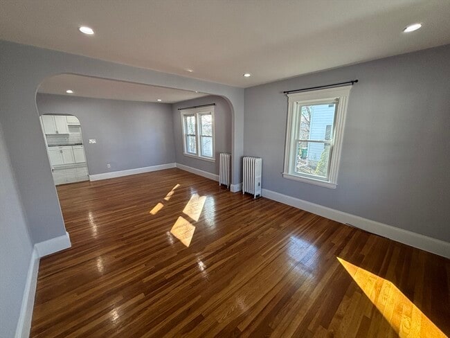 Building Photo - 21 Savin Ave