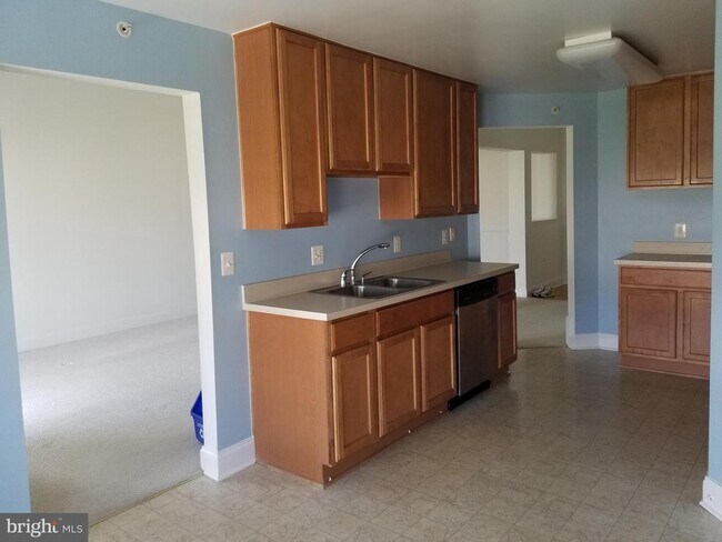 Building Photo - 12824 Clarksburg Square Rd