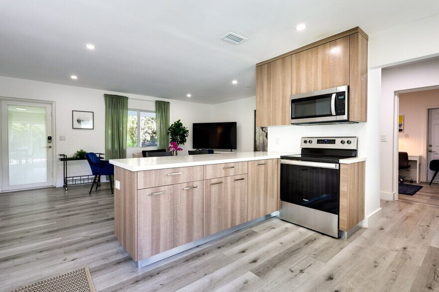 Building Photo - 6174 SW 64th Terrace