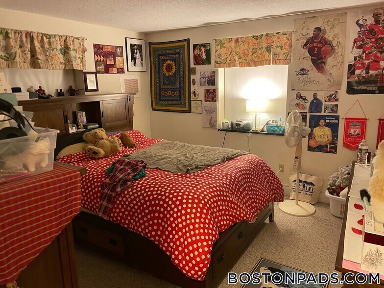 Primary Photo - 1 Brattle Dr