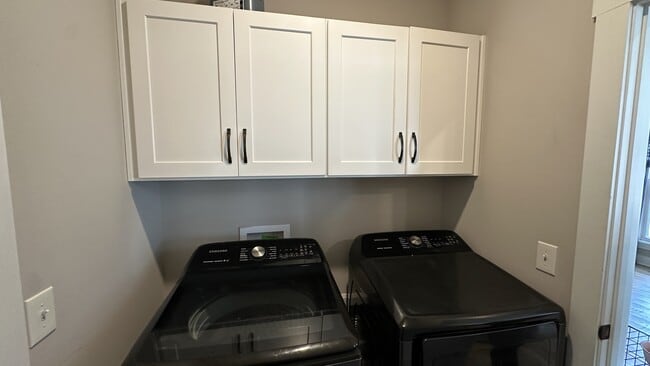 Building Photo - 537 Dexter Dr