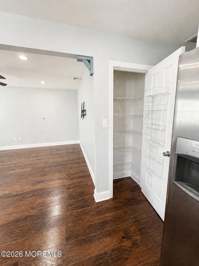 Building Photo - 194 2nd St