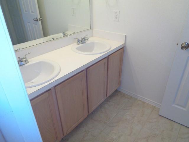 Building Photo - 15010 Sugarhollow Dr