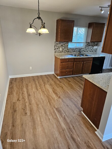 Building Photo - 4538 Sheraton Rd