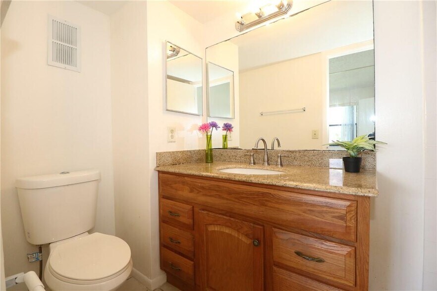 Building Photo - 10013 Winding Lake Rd