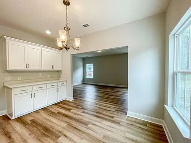 Building Photo - 577 Meloney Dr