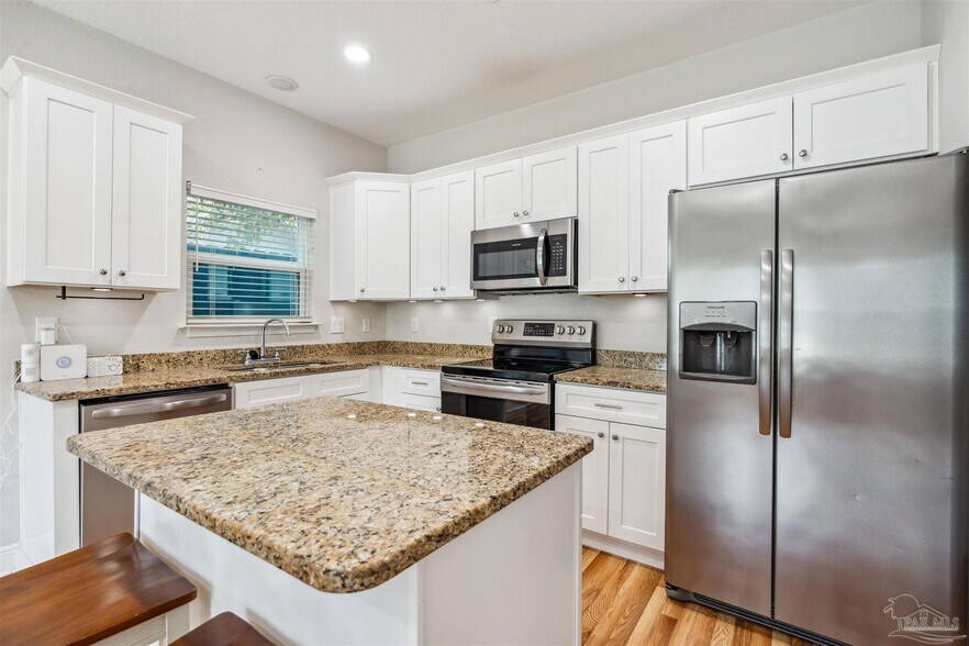 Building Photo - 912 N 8th Ave