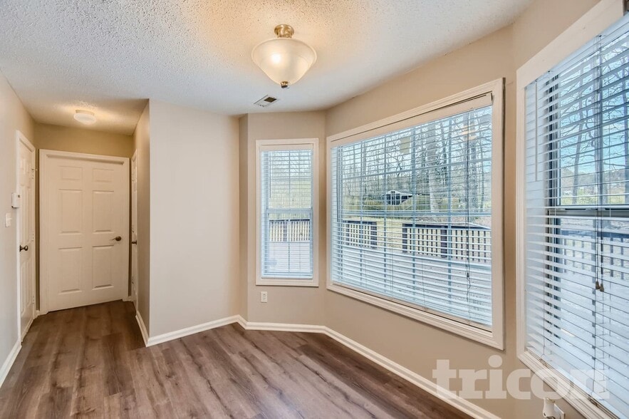 Building Photo - 407 Emerald Trce