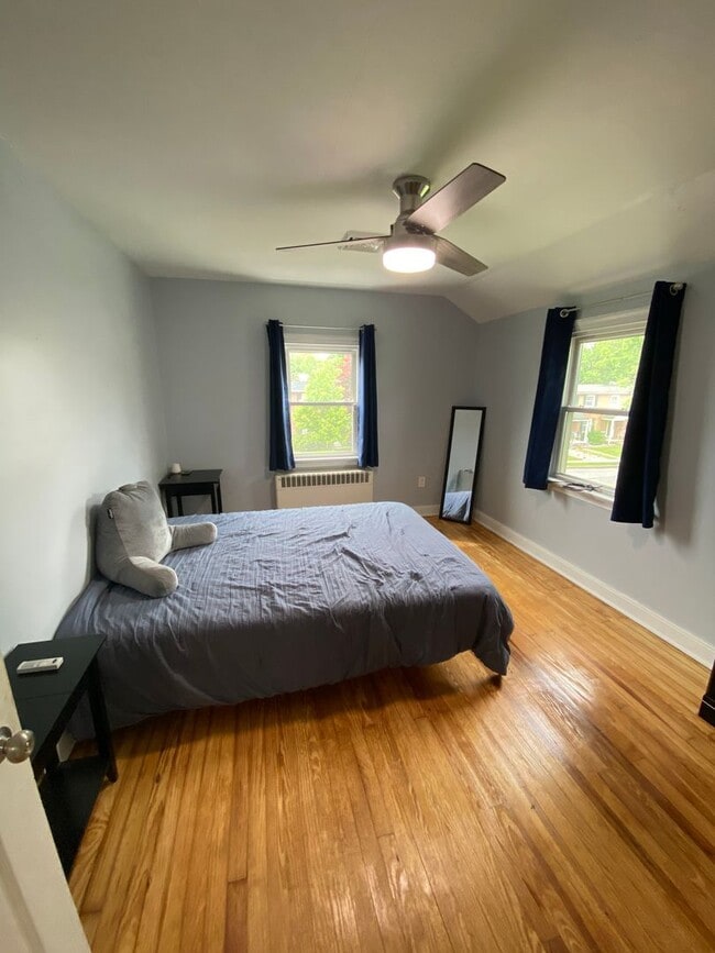 Building Photo - Beautiful 3 Bedroom House with Large Fence...