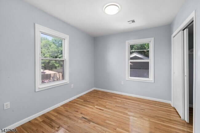 Building Photo - 246 Lincoln Pl