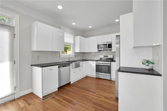 Building Photo - 1079 Marietta Blvd NW