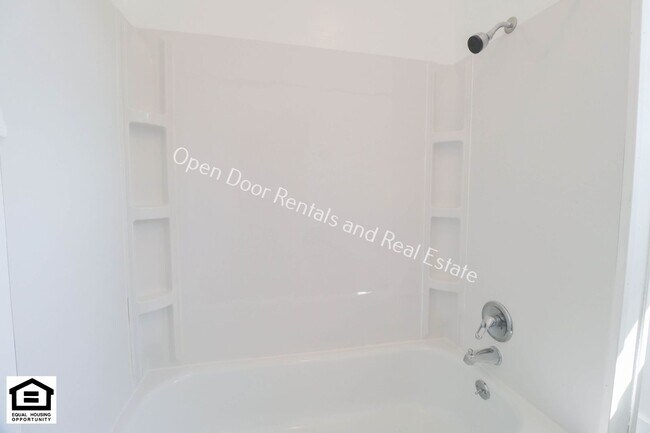 Building Photo - 317-319 W Masterson Ave