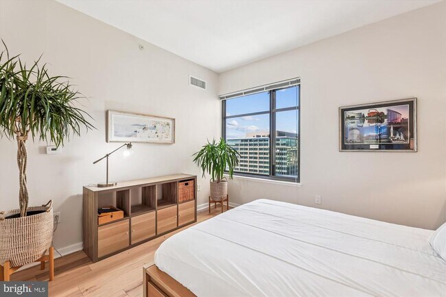 Building Photo - 475 K St NW