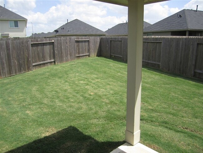 Building Photo - 2402 Hiacintas Way