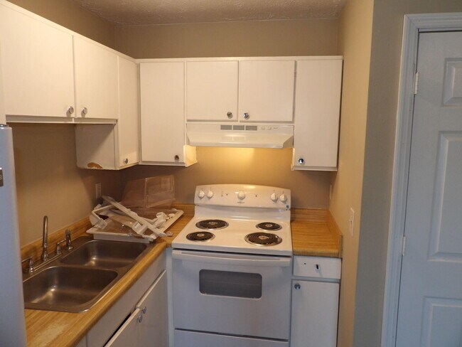 Building Photo - 35 Ashwood Ct