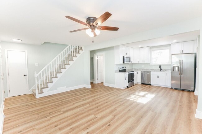 Building Photo - Charming Bungalow