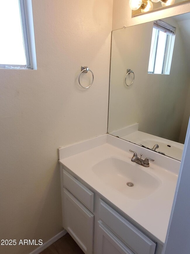 Building Photo - 625 S Westwood