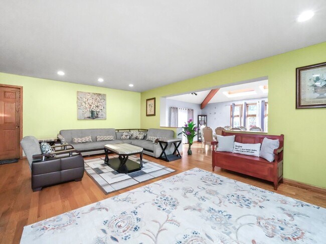 Building Photo - 8705 W 92nd Pl