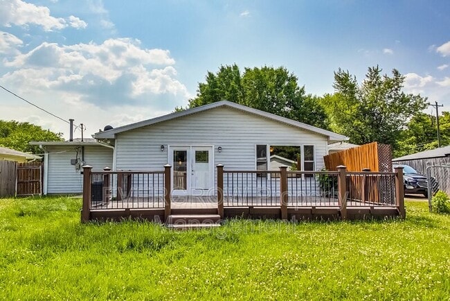 Building Photo - 205 Mooreland Dr