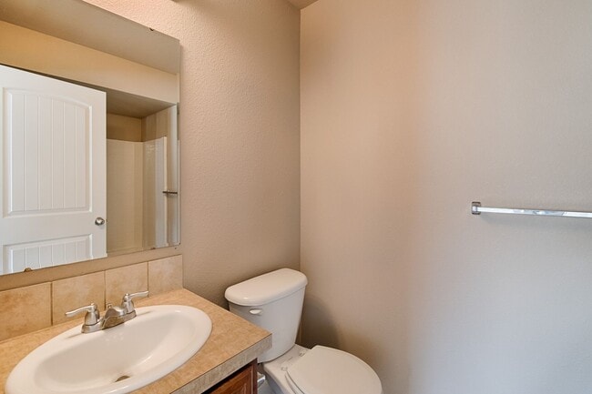 Building Photo - Beautiful condo in a great Boise location with a community pool and playground