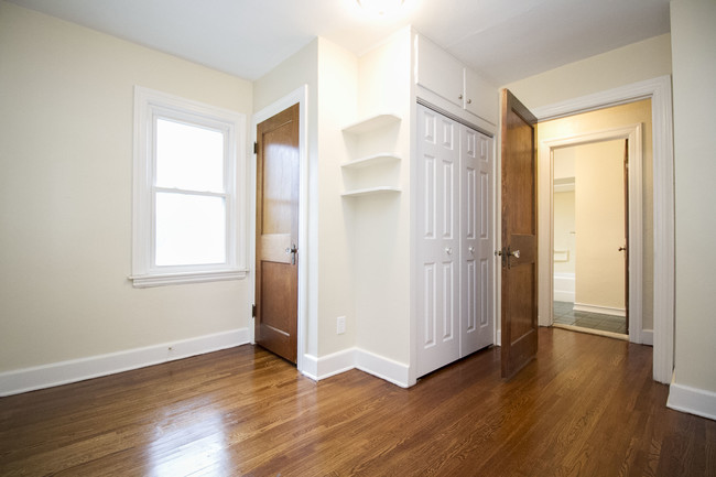 Building Photo - 942 Brinton Dr
