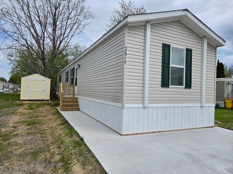 Building Photo - 52885 Van Buren Ct