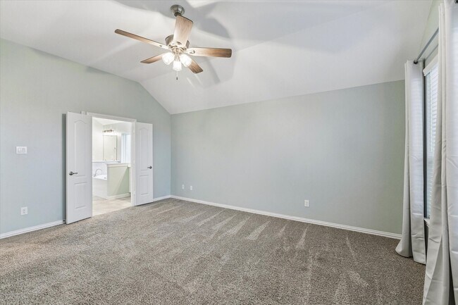 Building Photo - 142 Dina Ln