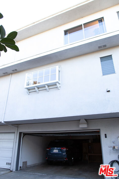 Building Photo - 4804 La Villa Marina