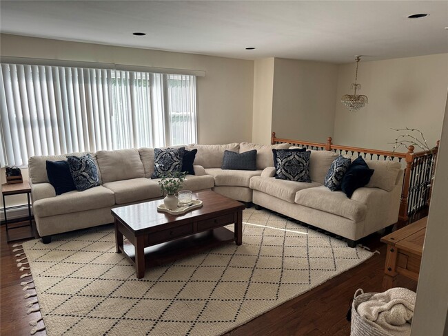Building Photo - 33 Lake Nanuet Dr