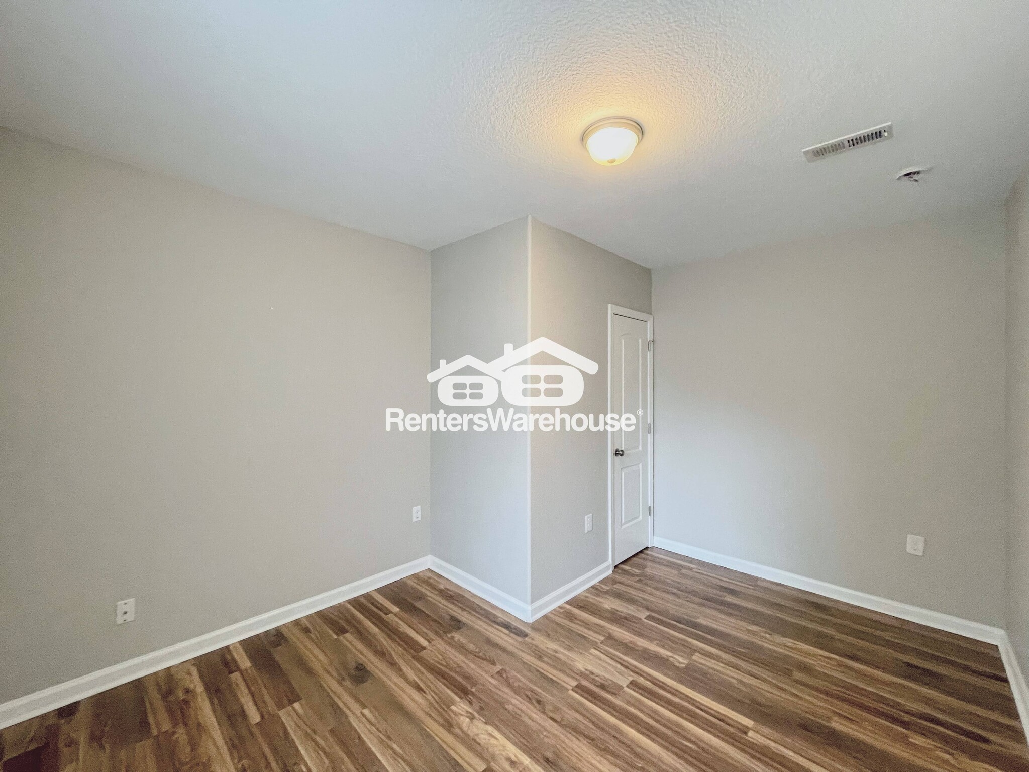 Building Photo - 3417 Peronne Ave