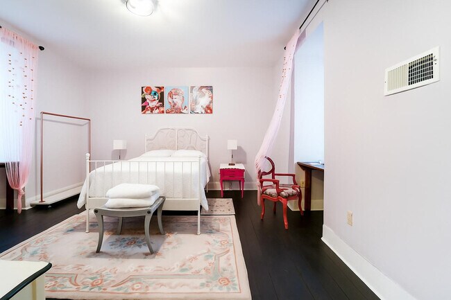 Building Photo - 1022 Wise St