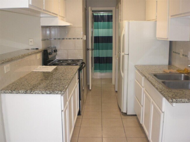 Building Photo - 12660 Ashford Point Dr