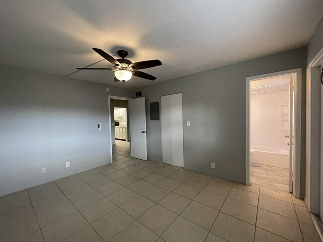 Building Photo - 306 E Ocean Ave