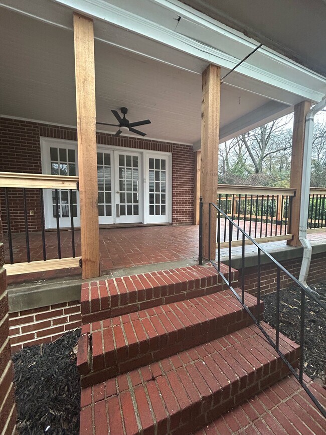 Building Photo - 1679 S Milledge Ave