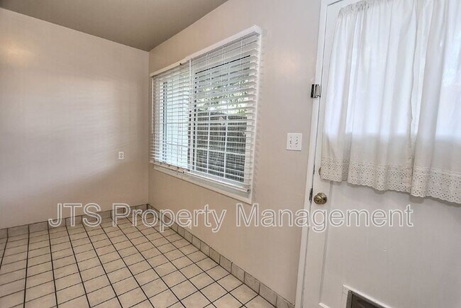 Building Photo - 3109-3111 Hampshire Drive