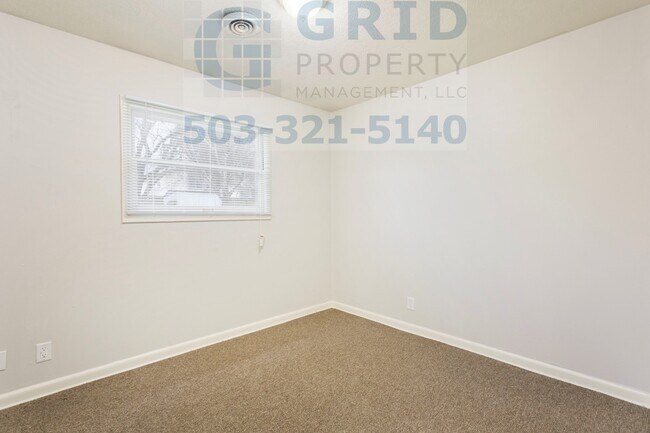 Building Photo - Charming 2 Bedroom Home Available in North...