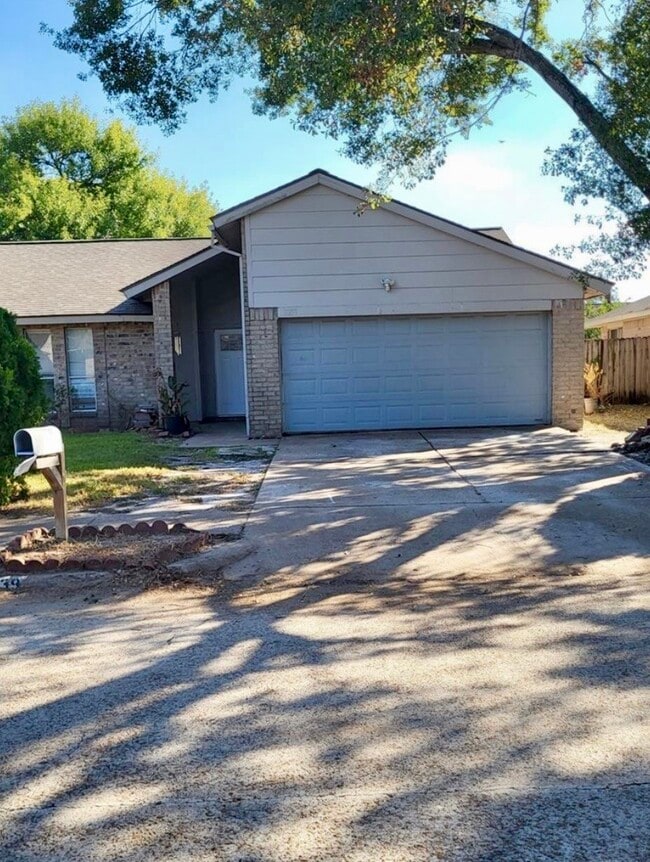 Building Photo - 16939 Cairnloch St