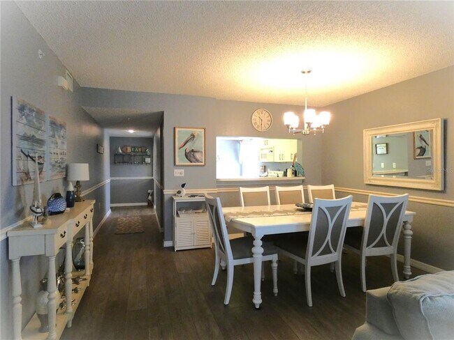 Building Photo - 9320 Clubside Cir