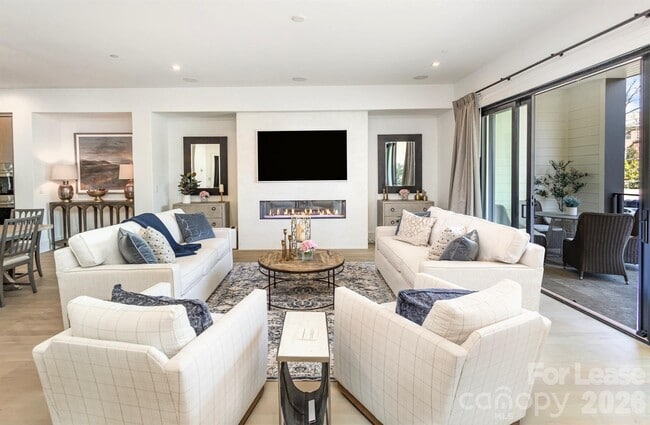 Building Photo - 616 Queens Rd