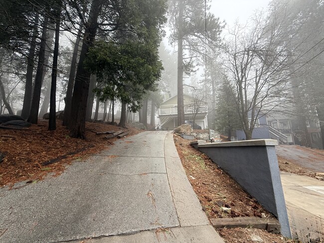 Building Photo - 27464 Meadow Dr