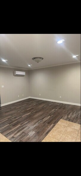 Building Photo - 1611 S Main St